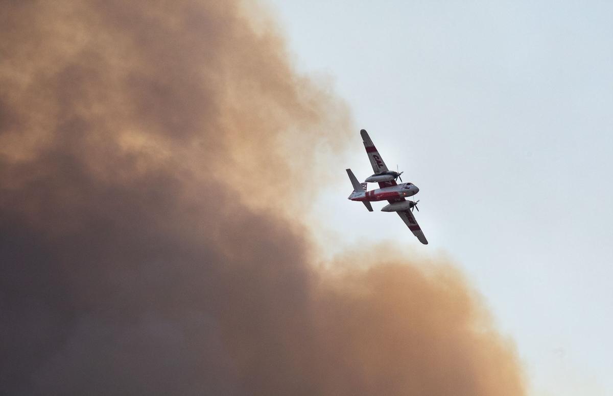 Residents Urged to Evacuate as Southern California Fire Burns 9,900 Acres, Only 5 Percent Contained