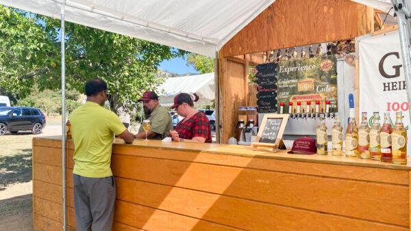 People order from the cider bar at Gowan’s Heirloom Cider in Philo, Calif., on Sept. 3, 2022. (Ilene Eng/The Epoch Times)