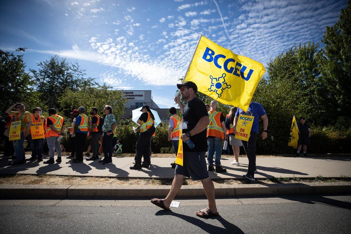 BC Public Service Staff Launch Picket Lines After Strike Deadline Expires
