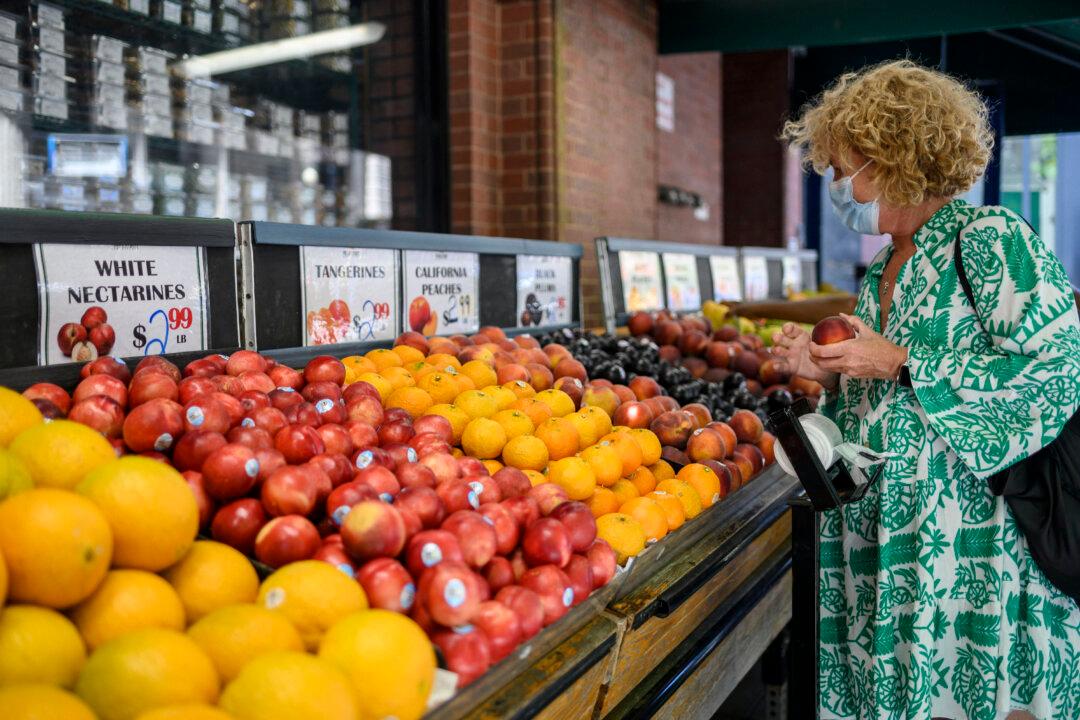 Number of Americans Citing ‘Hardship’ From Inflation Rises, Particularly Among Middle Class