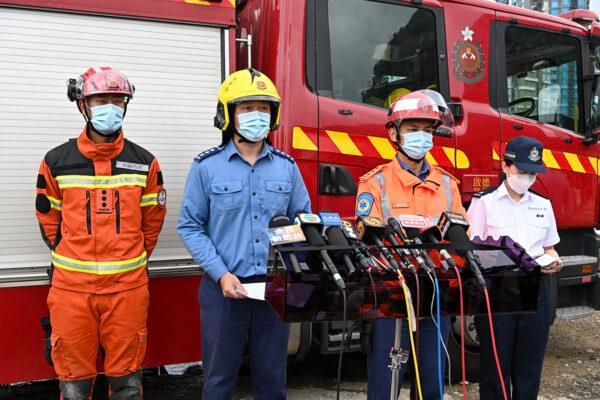 Yim Ying-kit (second L), Acting Assistant Divisional Officer of the Fire Services Department, said that the two deceased had suffered multiple fractures. One was declared dead at the scene, and another was transported to hospital and later confirmed dead. (Sung Pi-Lung /The Epoch Times)