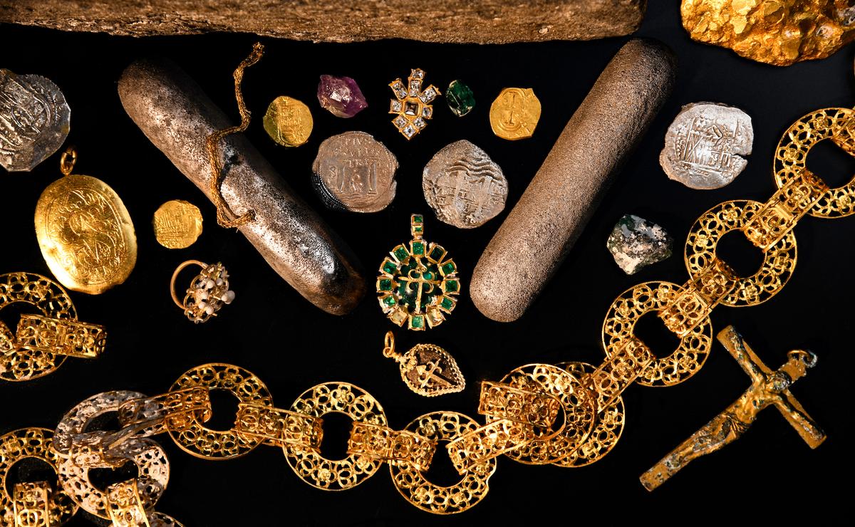 Gold jewelry, coins, a gold chain, and pendants from the Maravillas. (Courtesy of Brendan Chavez/Allen Exploration via <a href="https://www.bahamasmaritimemuseum.com/">Bahamas Maritime Museum</a>)
