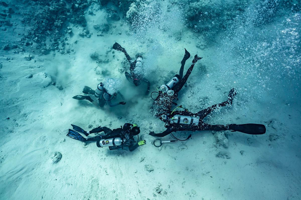 Divers examine the debris trail of the Maravillas shipwreck for artifacts. (Courtesy of Chad Bagwell/ Allen Exploration via <a href="https://www.bahamasmaritimemuseum.com/">Bahamas Maritime Museum</a>).