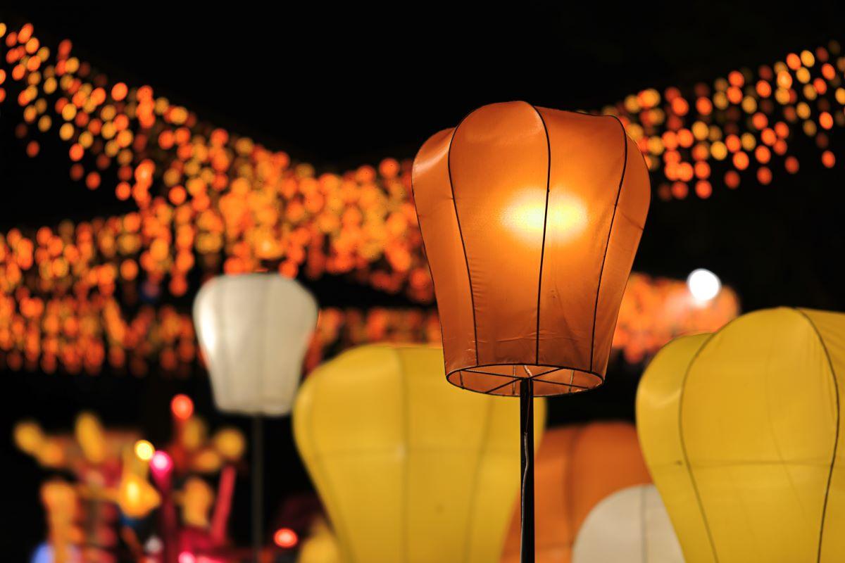 Kongming lanterns in Tai Po Waterfront Park in Hong Kong on Sept. 7, 2022. (TM Chan/The Epoch Times)