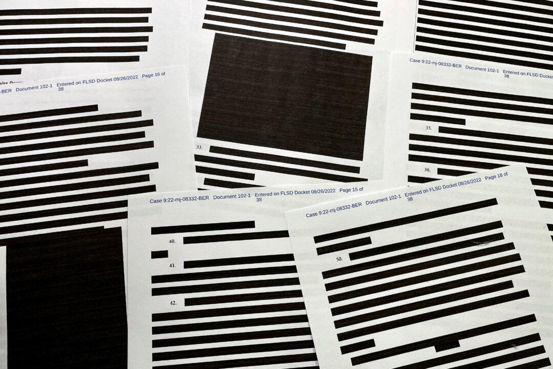 Feds’ Secrecy and Perceived Political Motives in Trump, Biden Probes Erode Public Trust: Analysts
