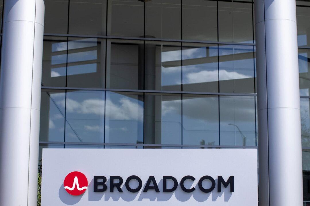 Broadcom Looks to Defy Chip Slowdown on Data Center, Wireless Strength