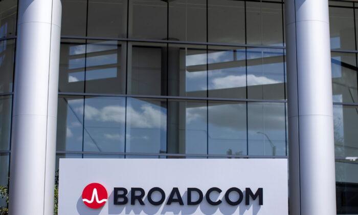 Broadcom Looks to Defy Chip Slowdown on Data Center, Wireless Strength