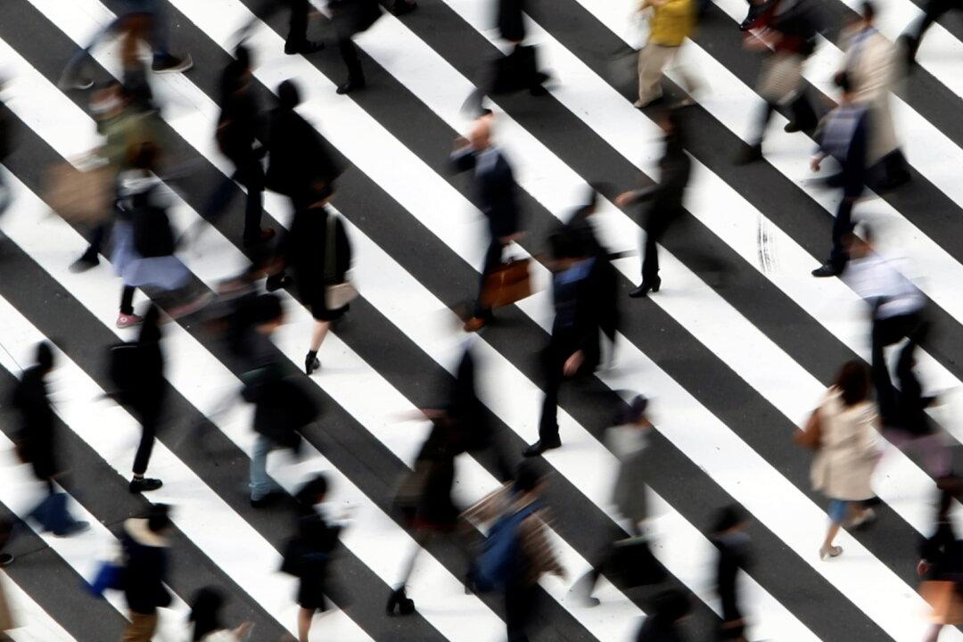 Japan’s Services Sector Shrinks for First Time in 5 Months in August: PMI