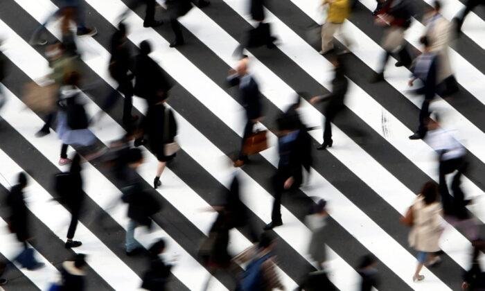 Japan’s Services Sector Shrinks for First Time in 5 Months in August: PMI