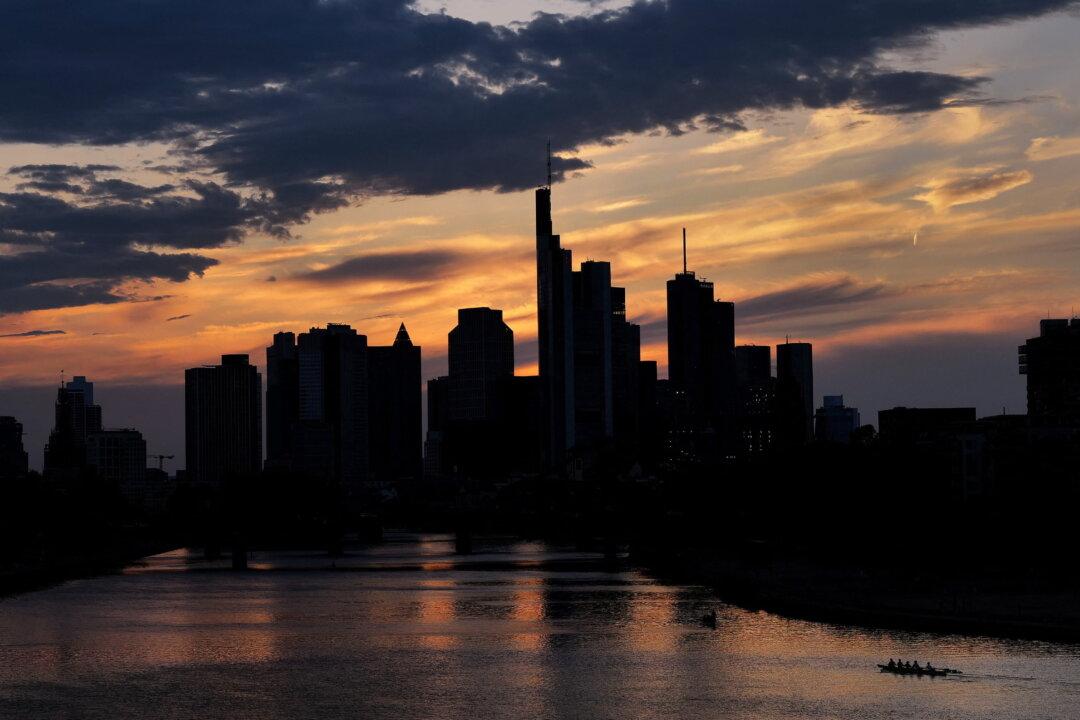 Germany Heading for Recession Despite New Relief Plan: Economists