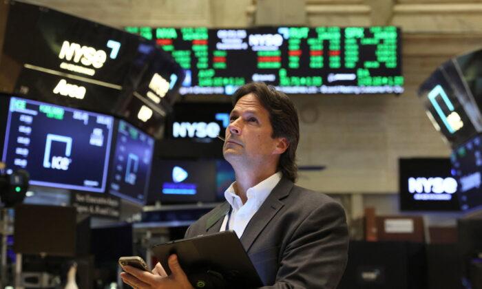 Wall Street Opens Nearly Flat as Bond Yields Climb