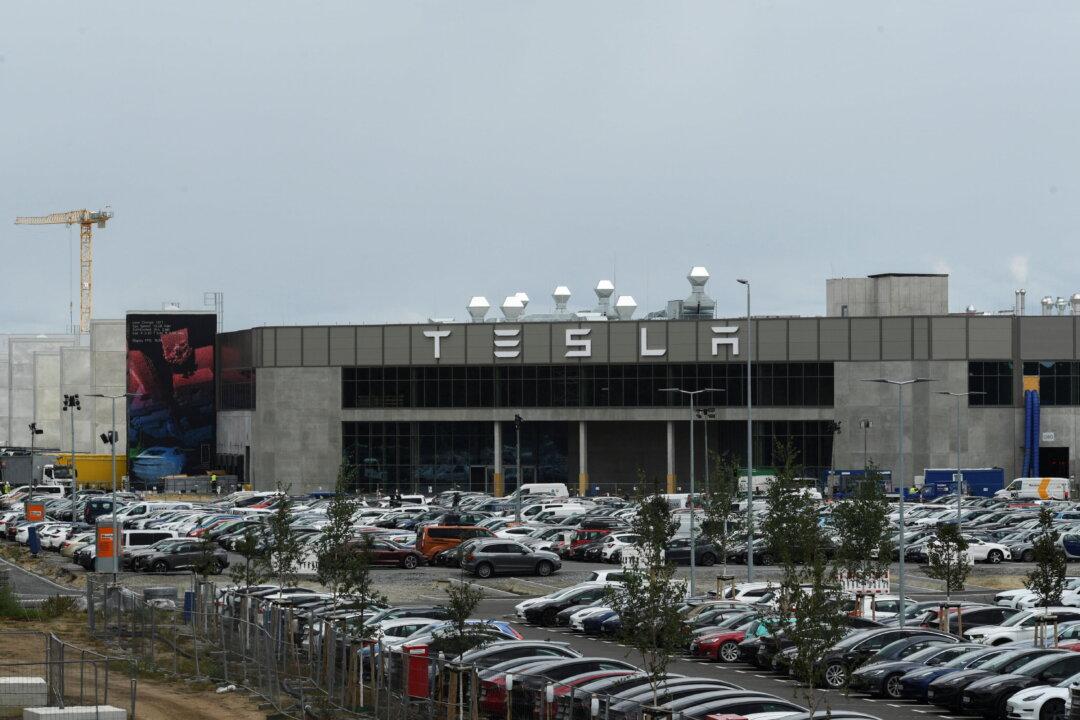 Tesla Vehicle Deliveries Fall Short in Q3, Causing Shares to Dip