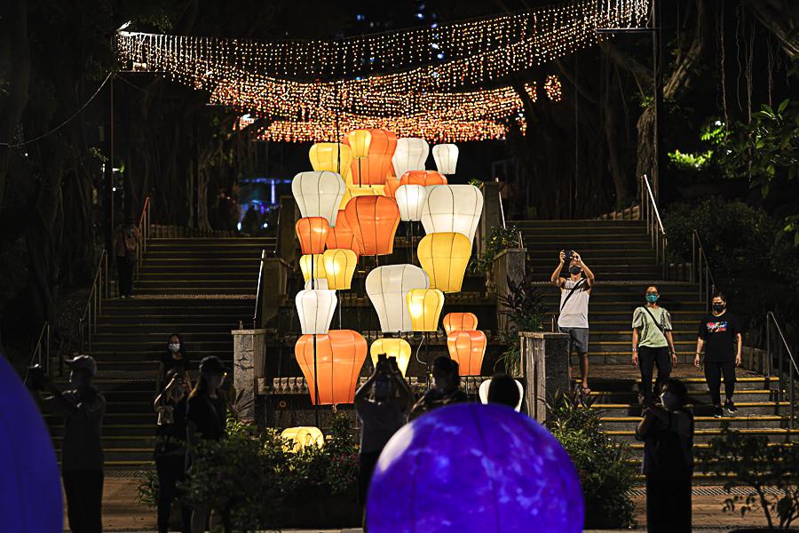 Kongming lanterns in Tai Po Waterfront Park in Hong Kong on Sept. 7, 2022. (TM Chan/The Epoch Times)