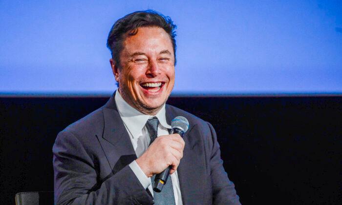 Elon Musk Buys Twitter, Fires Top Executives
