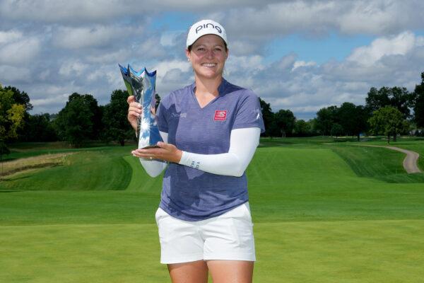 Ally Ewing of the United States poses with the trophy after winning the Kroger Queen City Championship at Kenwood Country Club in Cincinnati, on Sept. 11, 2022. (Dylan Buell/Getty Images)