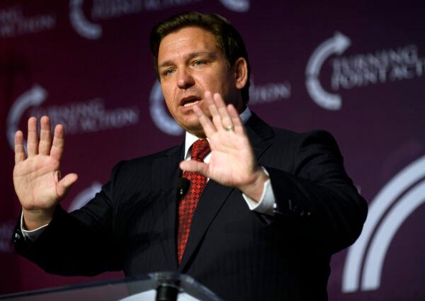 Florida Gov. Ron DeSantis speaks in Pittsburgh, Pa., on Aug. 19, 2022, nearly a month before he authorized a “migrant flight” that shipped mostly Venezuelan refugees from Texas to Martha’s Vineyard, Mass., a move that could cause some Latino voters—especially Venezuelans — to recoil from the Republican Party in a state where 17.5 percent of state's voters identify as Latino. (Jeff Swensen/Getty Images)