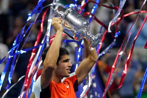 Spain's Carlos Alcaraz celebrates with the trophy after winning against Norway's Casper Ruud during their 2022 US Open Tennis tournament men's singles final match at the USTA Billie Jean King National Tennis Center in New York, on Sept. 11, 2022. (Timothy A. Clary/AFP via Getty Images)