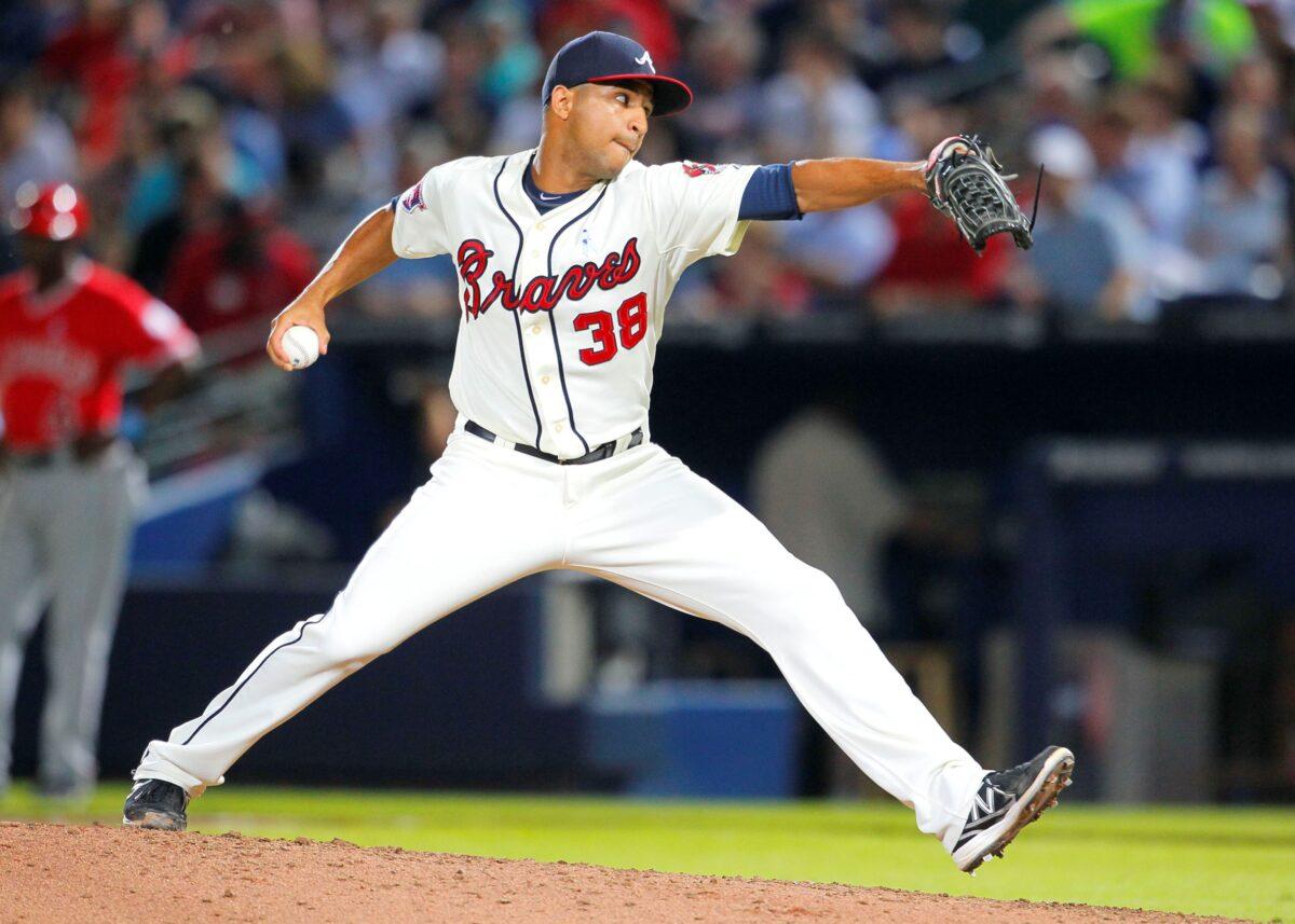  Atlanta Braves relief pitcher Anthony Varvaro delivers in the sixth inning of a baseball game against the Los Angeles Angels in Atlanta on June 15, 2014. (Todd Kirkland/AP Photo)