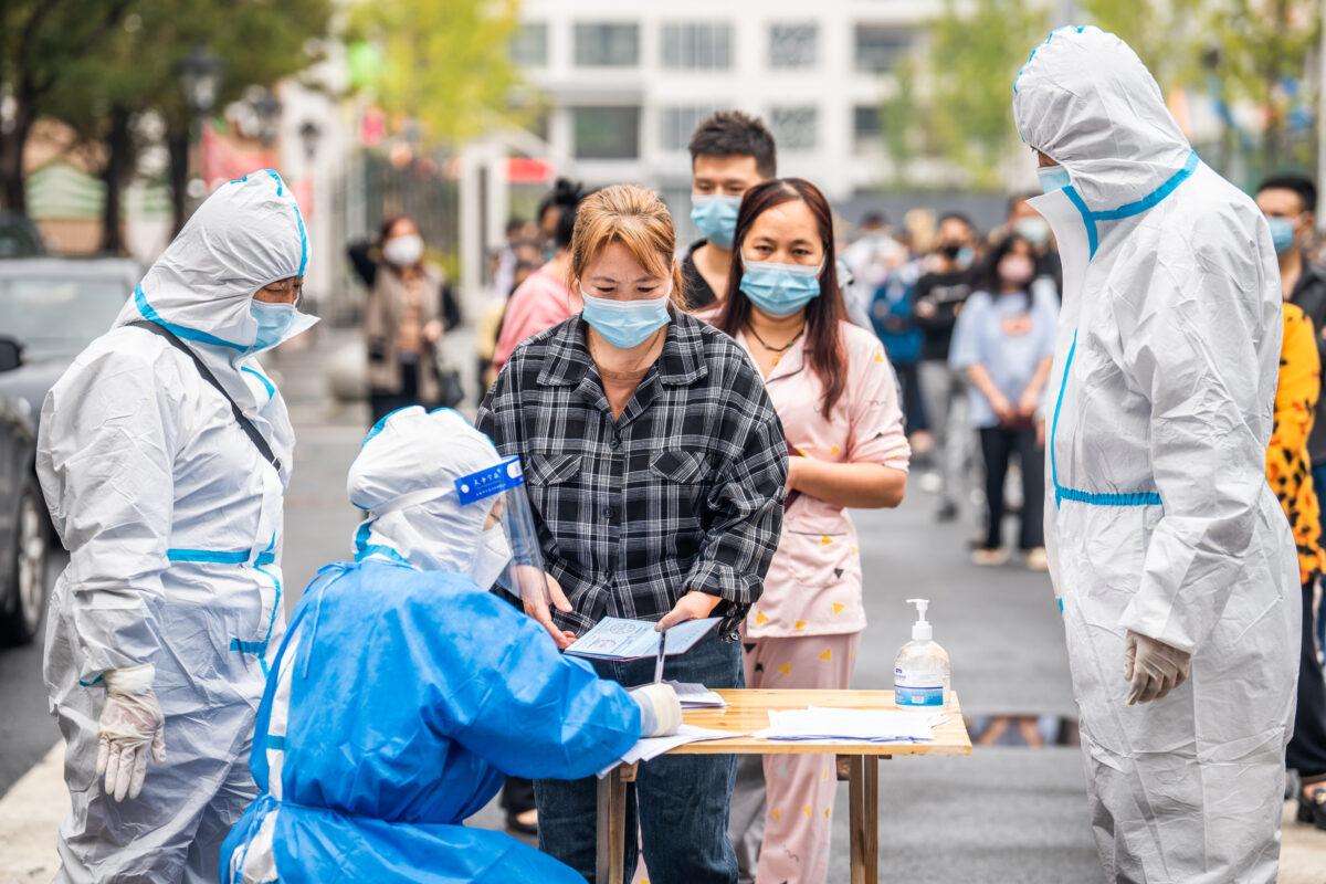 Citizens line up to register for antigen testing at a prevention and control point in Bijie, Guizhou Province, China, on Sept 12, 2022. (CFOTO/Future Publishing via Getty Images)