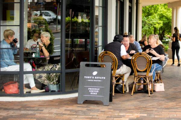 Diners are seen in a cafe in Mosman in Sydney, Australia, on Jan. 3, 2021. (Jenny Evans/Getty Images)