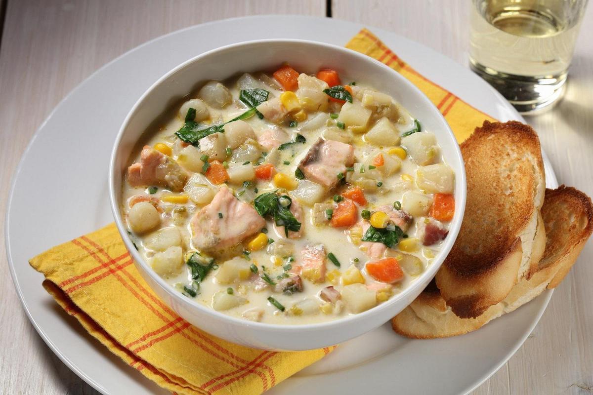 Creamy Salmon and Scallop Chowder