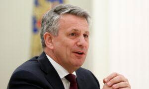 Shell CEO to Step Down as Oil Giant Shifts Energy Focus