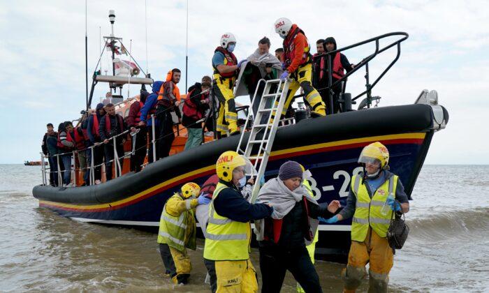 38 Illegal Immigrants Rescued in English Channel From Sinking Boat