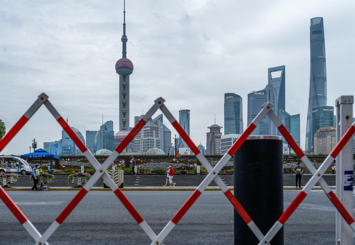 CCP Shortens Quarantines, Continues 'Zero-COVID' Policy