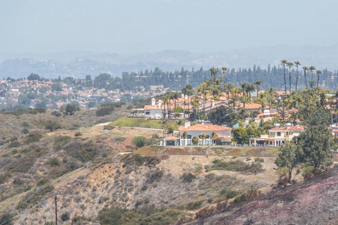 Existing Home Sales Fall to a 10-Year Low as US Housing Recession Deepens