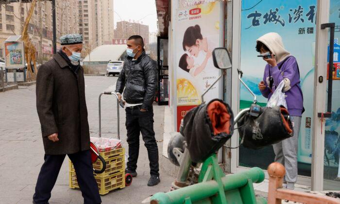 People Locked Down in Xinjiang Unable to Visit Hometowns for China’s National Day Holiday