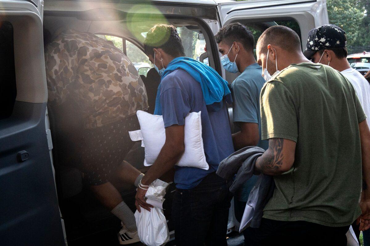  Illegal immigrants from Venezuela, who boarded a bus in Texas, wait to be transported to a local church by volunteers after being dropped off outside the residence of Vice President Kamala Harris at the Naval Observatory in Washington on Sept. 15, 2022. (Stefani Reynolds/AFP via Getty Images)