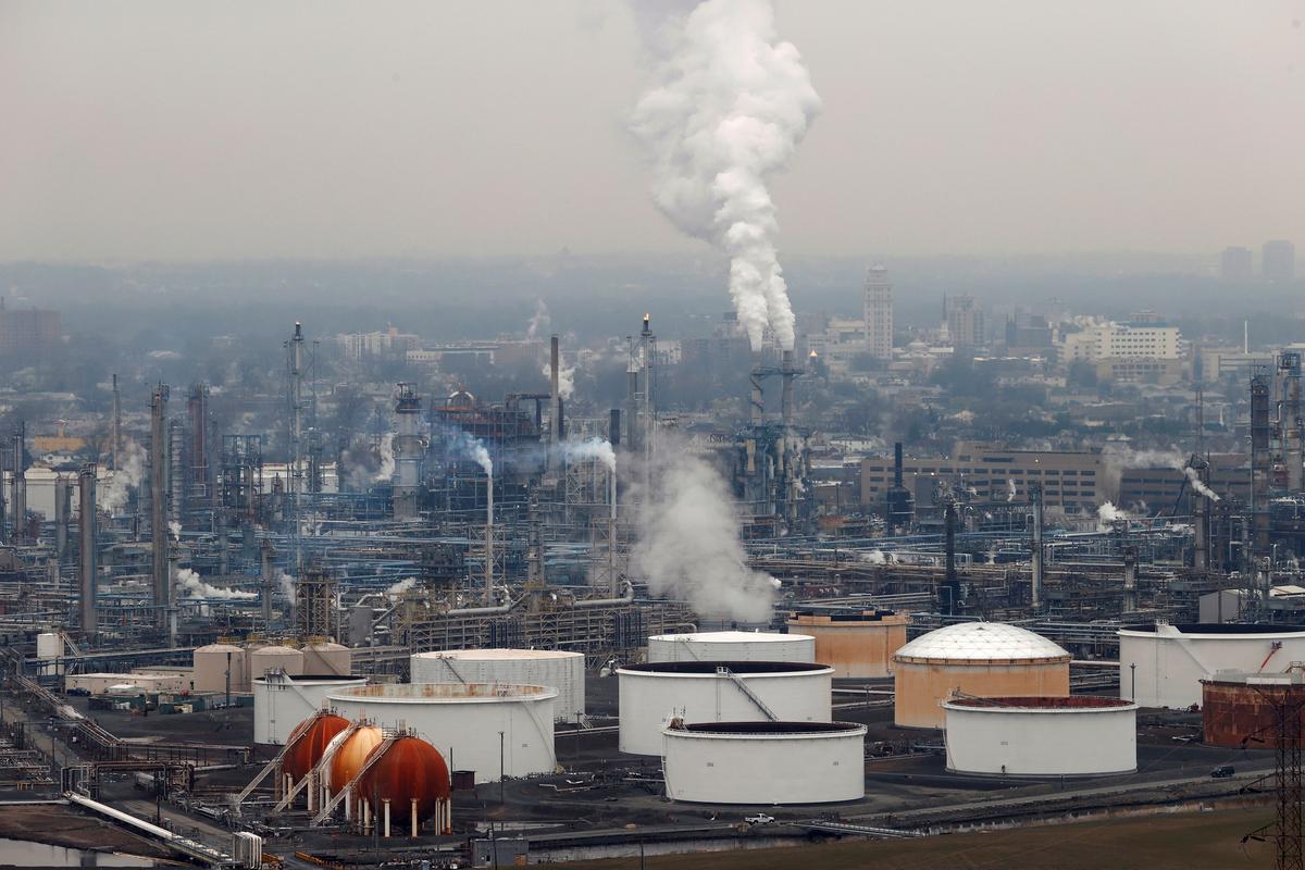 The oil tanks and the Bayway Refinery of Phillips 66 in Linden, N.J., on March 30, 2020. (Mike Segar/Reuters)
