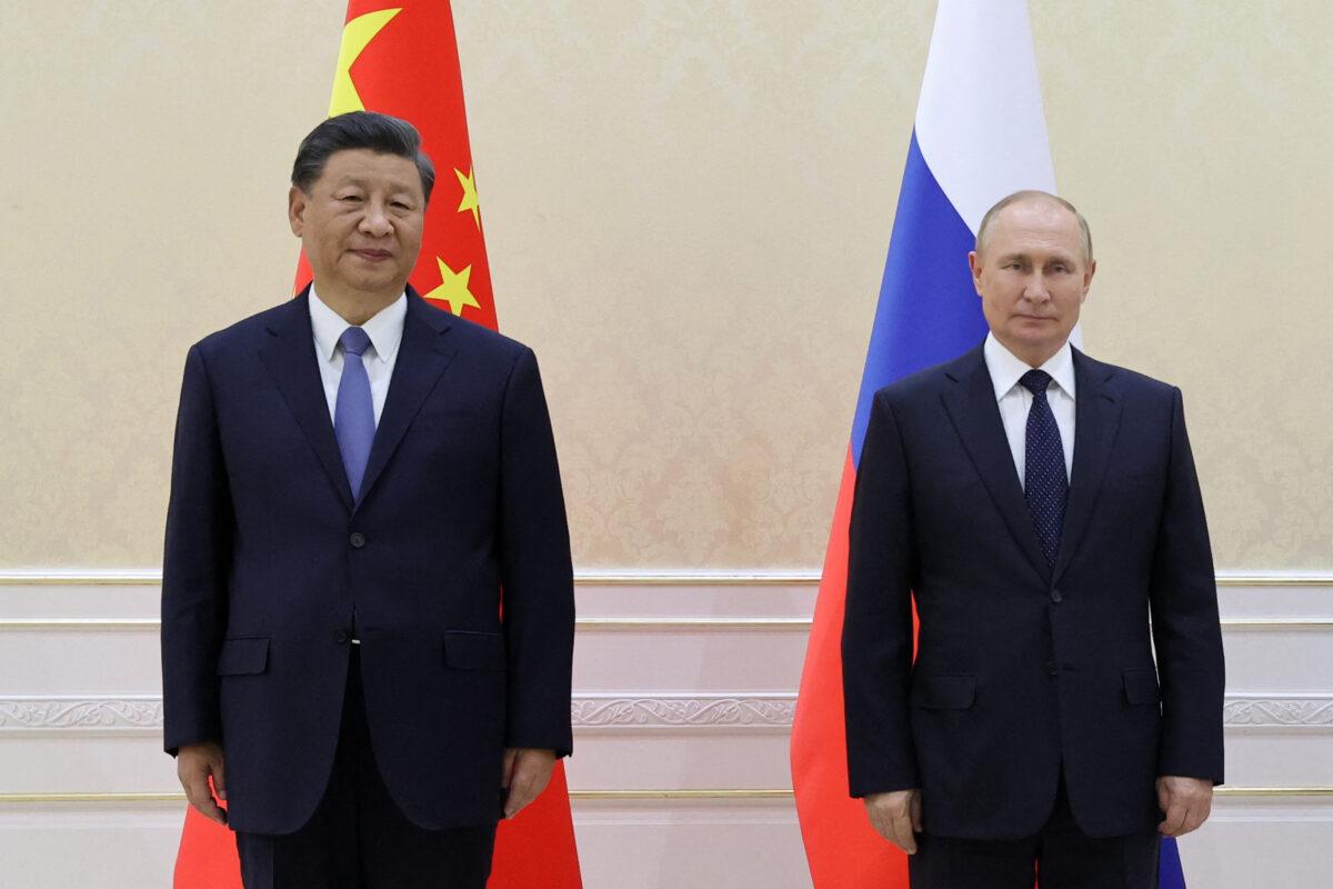 Chinese leader Xi Jinping (L) and Russian President Vladimir Putin (R) pose during their meeting in Samarkand, Uzbekistan, on Sept. 15, 2022. (Alexandr Demyanchuk/Sputnik/AFP via Getty Images)