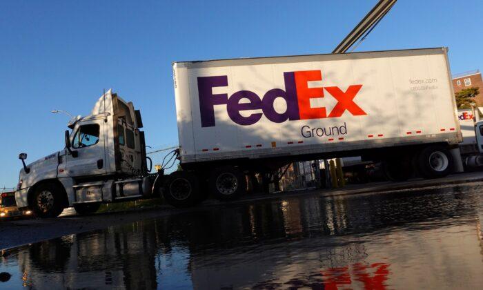 FedEx Sinks as Pulled Forecast Deepens Global Slowdown Fears