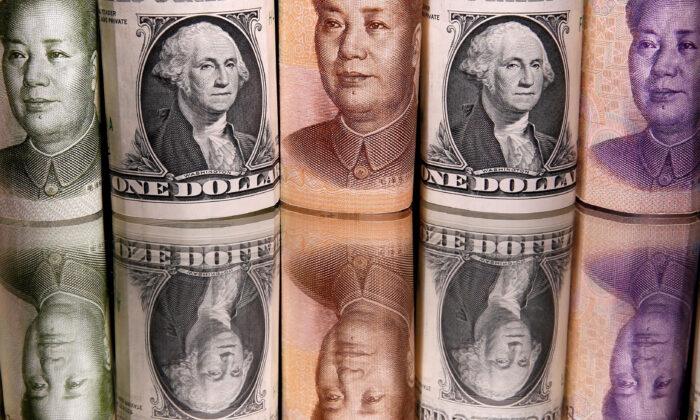 Dollar Heads for Another Strong Week, Yuan Weakens Past Key Level