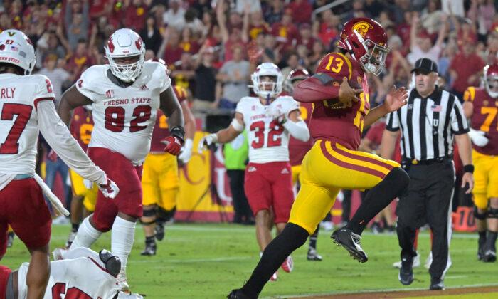 Williams Accounts for 4 TDs, No. 7 USC Beats Fresno State 45–17