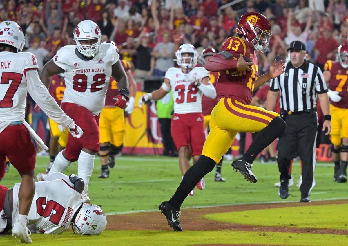 Williams Accounts for 4 TDs, No. 7 USC Beats Fresno State 45–17