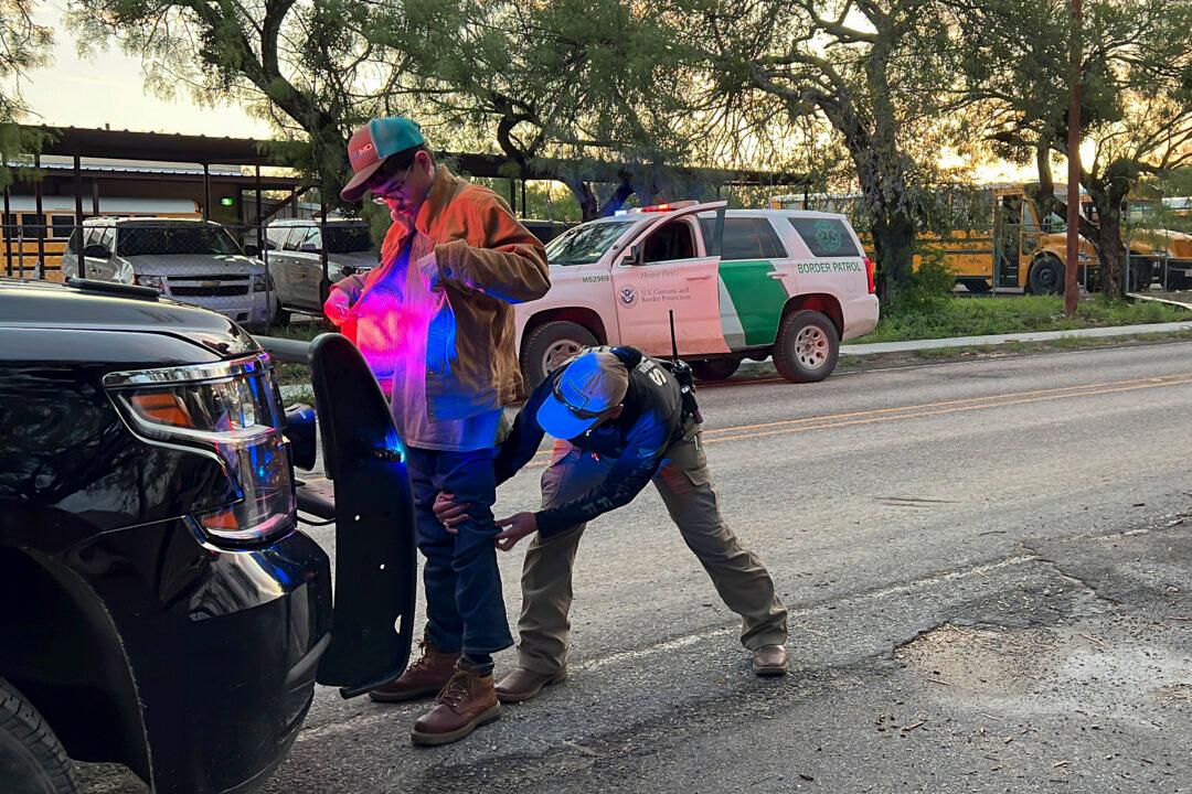 Illegal Immigrant Arrests at Border Soar in September, Set New Fiscal Year Record