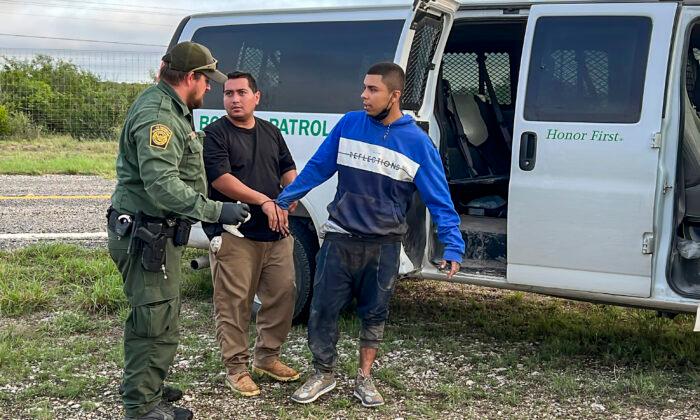 US–Mexico Border Arrests Top 2 Million in a Year for First Time in History