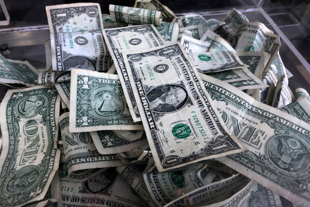 US Households Burn Through Pandemic Savings; High Inflation Saps Spending Power