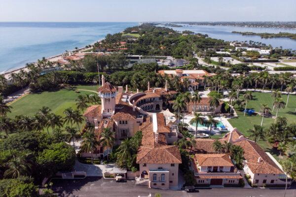 An aerial view of former U.S. President Donald Trump's Mar-a-Lago home after FBI agents raided it, in Palm Beach, Fla., on Aug. 15, 2022. (Marco Bello/Reuters)