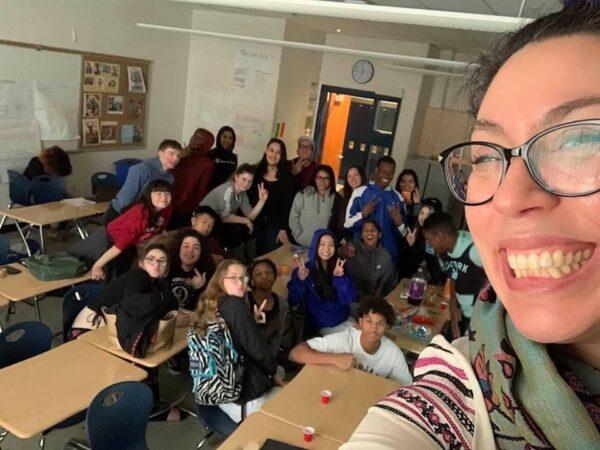Brenda Diaz doing a selfie with her social studies students. (Courtesy of Brenda Diaz)