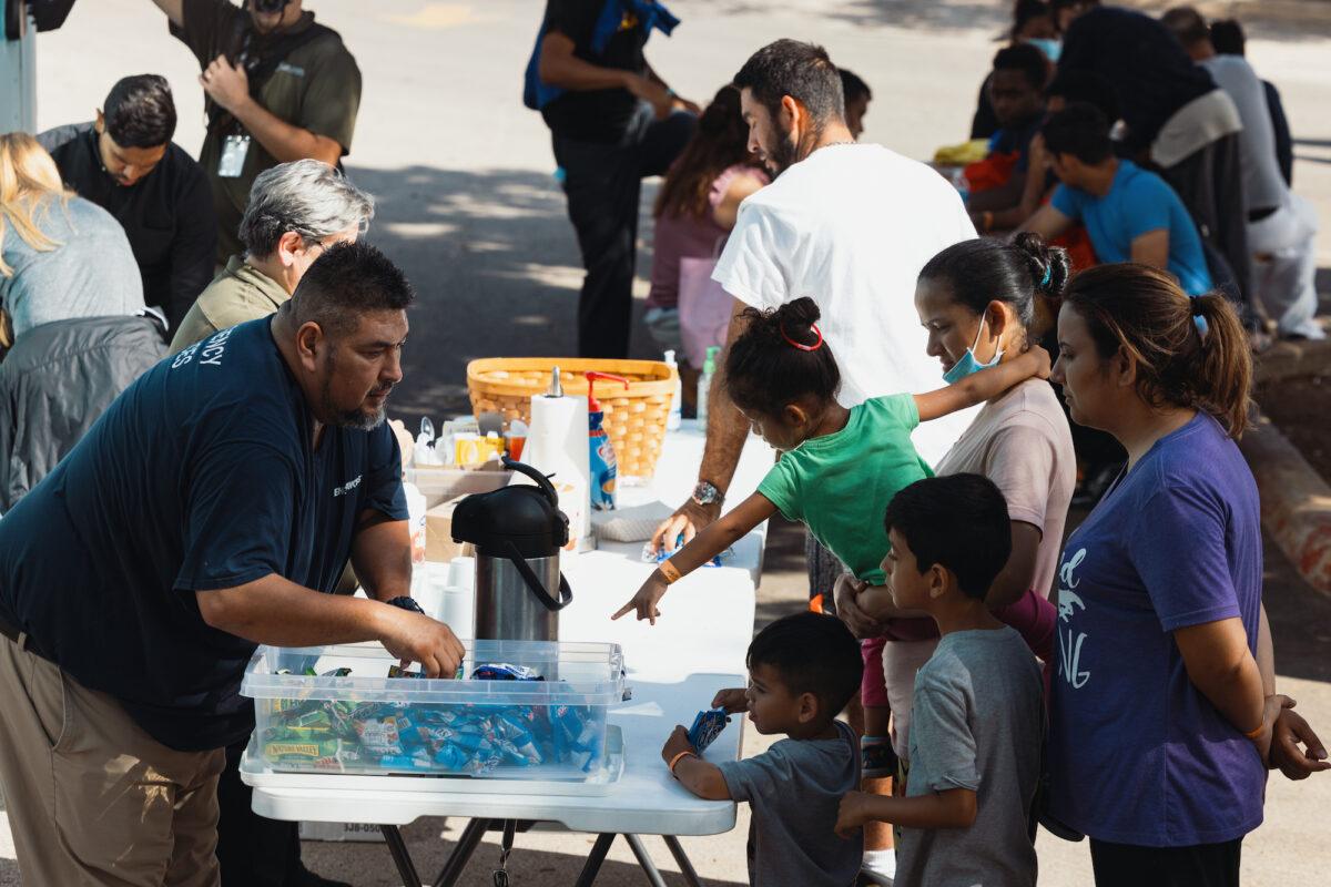 Groups of children of illegal immigrants receive food from the San Antonio Catholic Charities outside the Migrant Resource Center in San Antonio, Texas, on Sept. 19, 2022. (Jordan Vonderhaar/Getty Images)