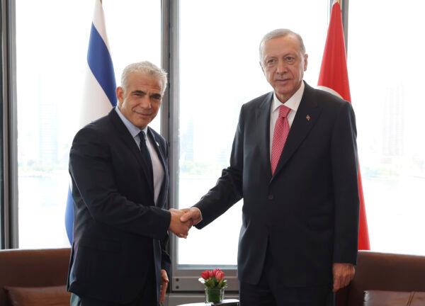 Turkey's President Recep Tayyip Erdogan (R) shakes hands with Israeli Prime Minister Yair Lapid during their meeting on the sidelines of the U.N. General Assembly in New York on Sept. 20, 2022. (Turkish Presidency via AP)