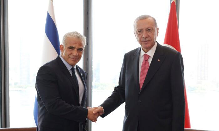 Israeli PM Meets Turkish President, First Time in 14 Years