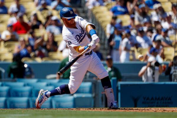 Los Angeles Dodgers' Justin Turner (10) hits a single during the third inning of a baseball game against the Arizona Diamondbacks in Los Angeles on Sept. 20, 2022. (Ringo H.W. Chiu/AP Photo)