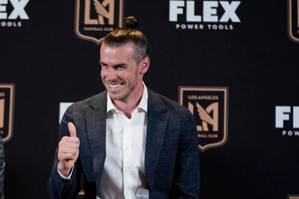 Gareth Bale gives a thumbs-up as he is introduced as a new member of the Los Angeles FC MLS soccer club in Los Angeles, Jul. 11, 2022. (Marcio Jose Sanchez/AP Photo)