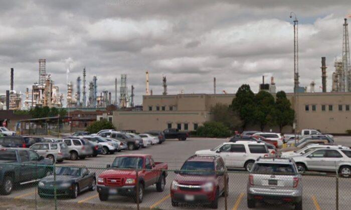 Oil Refinery in Ohio That Provides Gas for Midwest ‘Shut Down’ After Fire