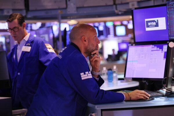 Traders work on the floor of the New York Stock Exchange in New York on Sept. 21, 2022. (Michael M. Santiago/Getty Images)