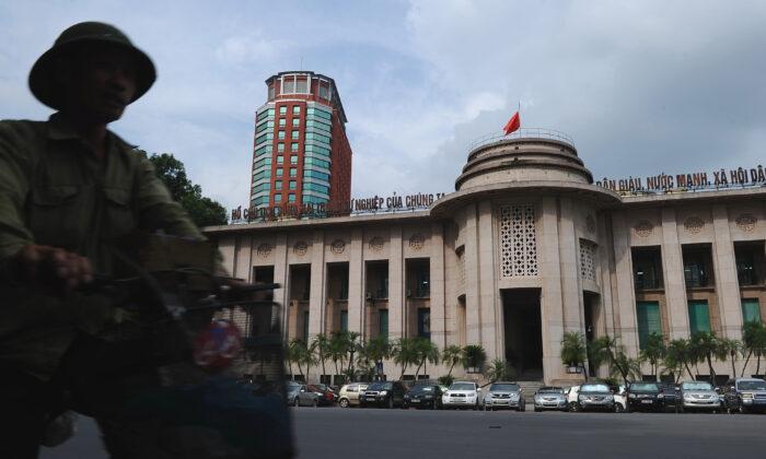 Vietnam Central Bank to Raise Policy Rates by 100 Bps